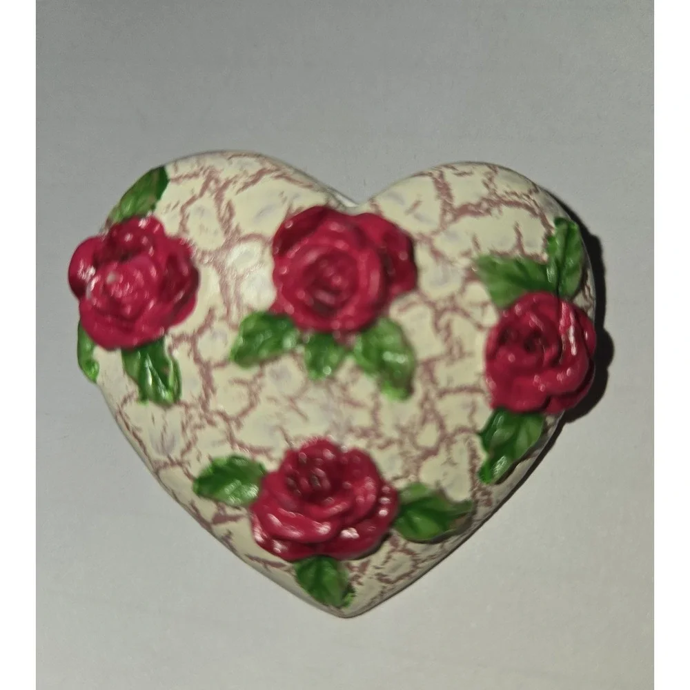 Vint 90s Shabby Chic Resin Heart Shaped Pin w/Roses